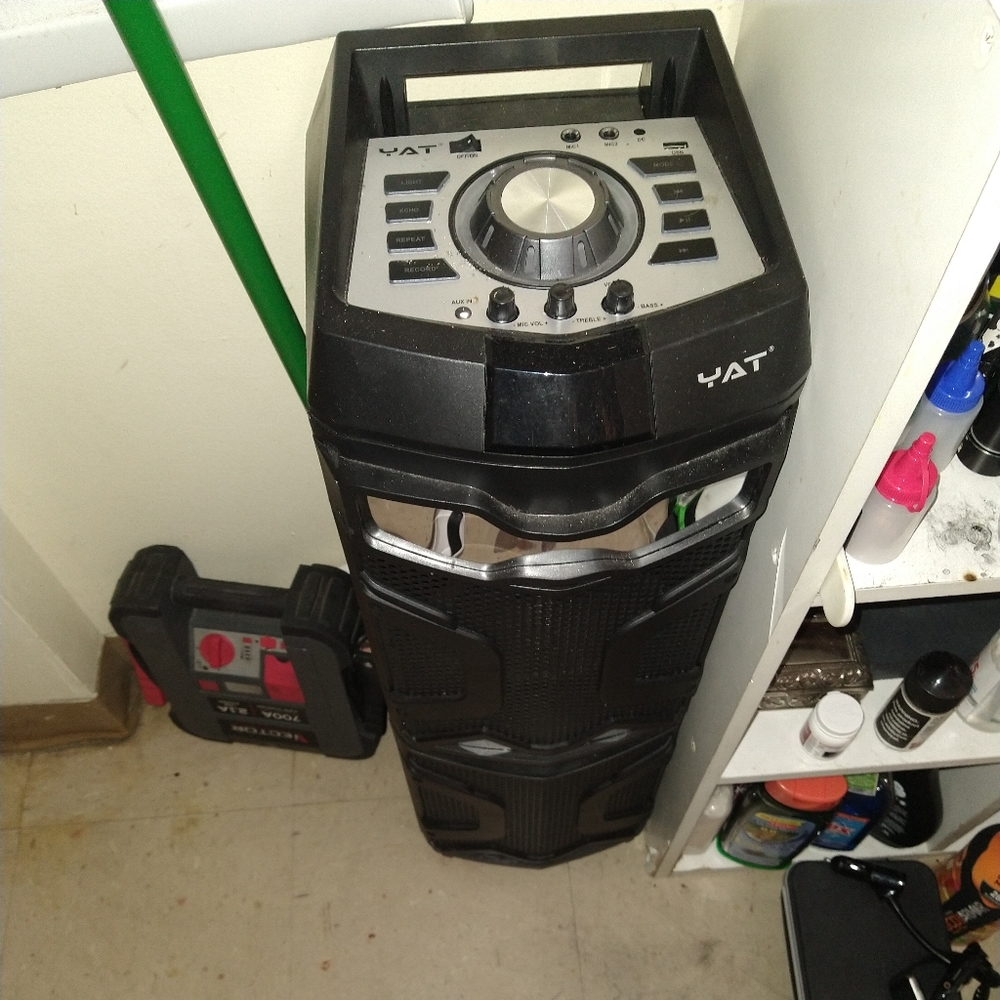 Yat bluetooth speaker and keriokee machine